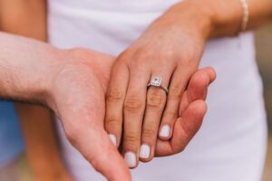Best Diamond Shapes for Large Hands: Most Flattering Styles for Bigger Fingers