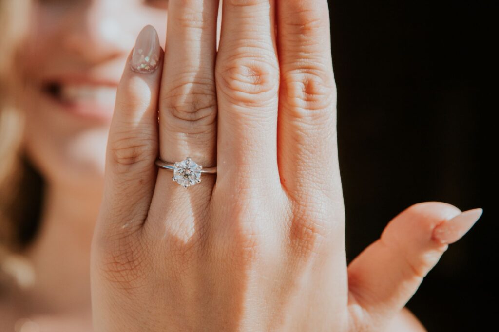 Best Diamond Shapes for Long Fingers: Expert Guide to the Most Flattering Choices