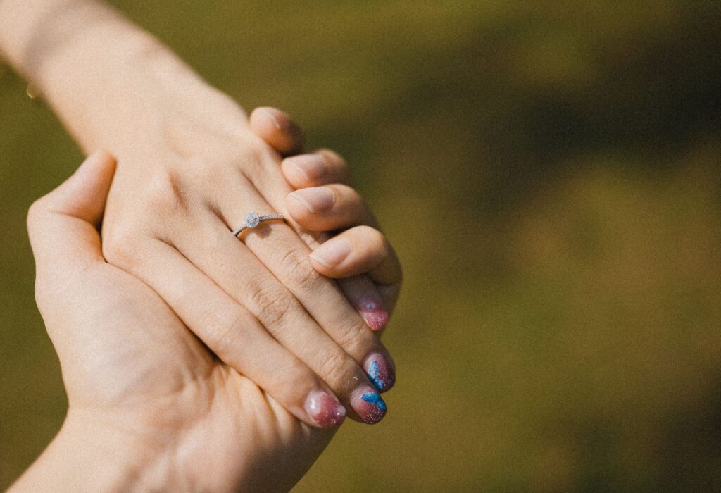 Does Diamond Size Affect Color Visibility? What Buyers Need to Know