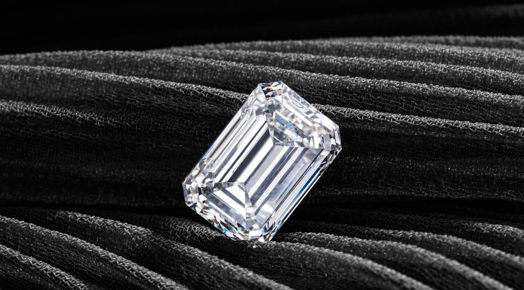 Emerald vs Asscher Cut Diamonds: Key Differences, Style, and How to Choose