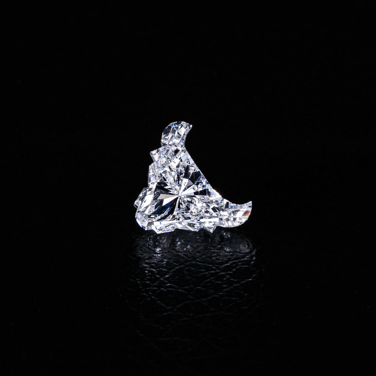 How Diamond Carat Affects Appearance: Size, Shape, Cut, and Face-Up Look