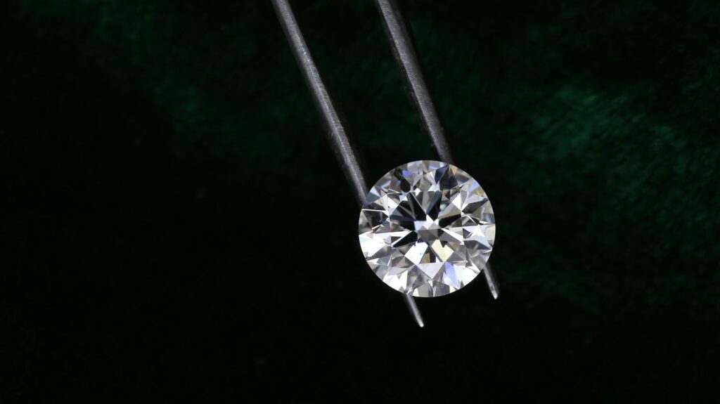 How Diamond Carat Is Calculated: Weight, Points, and What Size Really Means
