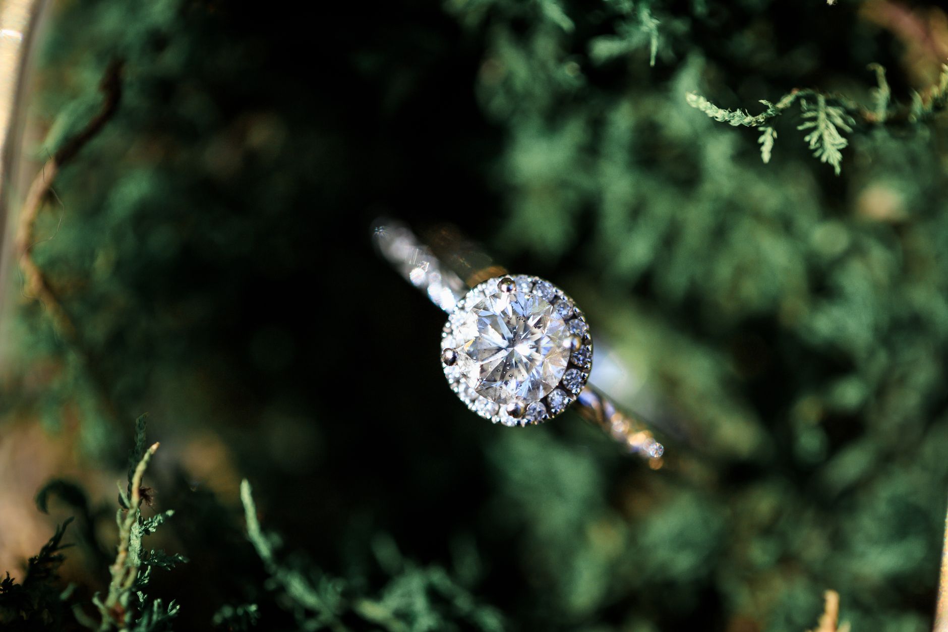How Diamond Color Affects Appearance: What You See in a Ring and Why It Matters