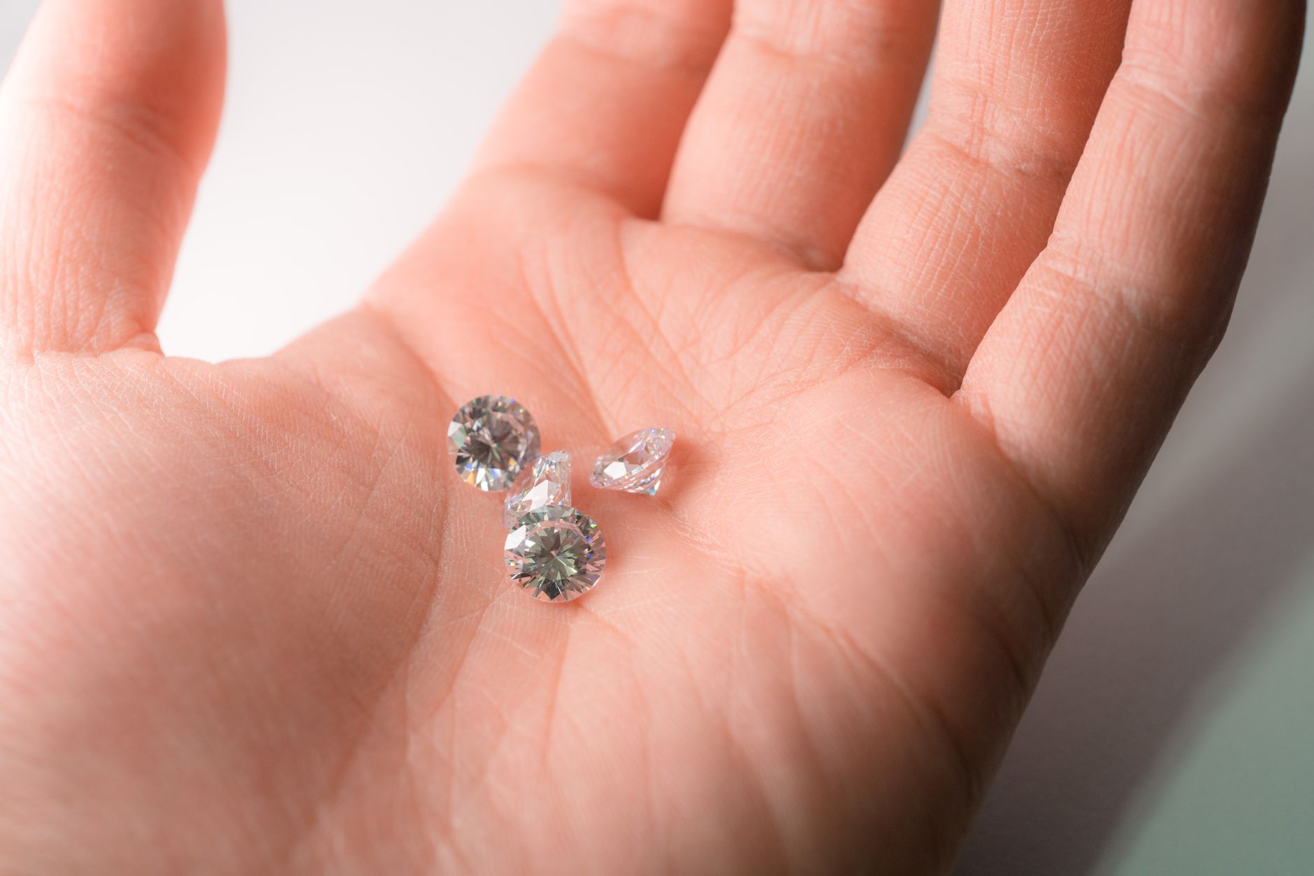 How to Tell If a Diamond Is Eye Clean: A Buyer’s Guide to Clarity, Visibility, and Value