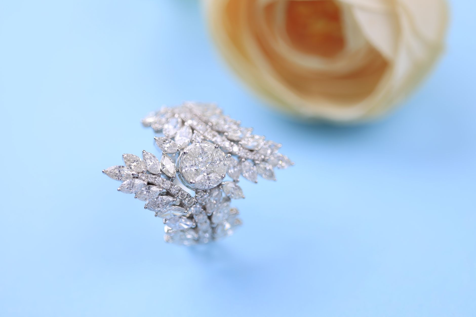 Marquise vs Oval Cut Diamonds: Key Differences, Sparkle, Size, and Style Guide
