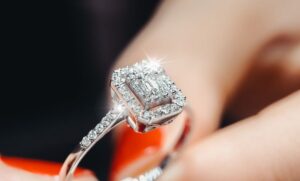 What Is Diamond Carat? Diamond Weight, Size & What It Really Means