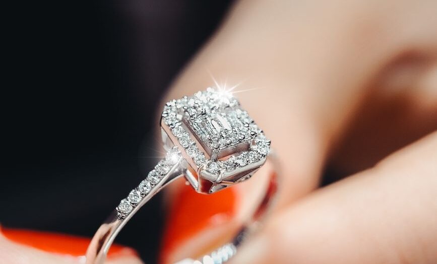 What Is Diamond Carat? Diamond Weight, Size & What It Really Means