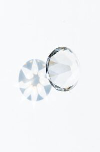 What Is Diamond Leakage? A Simple Guide to Light Loss in Diamonds and How It Affects Brilliance