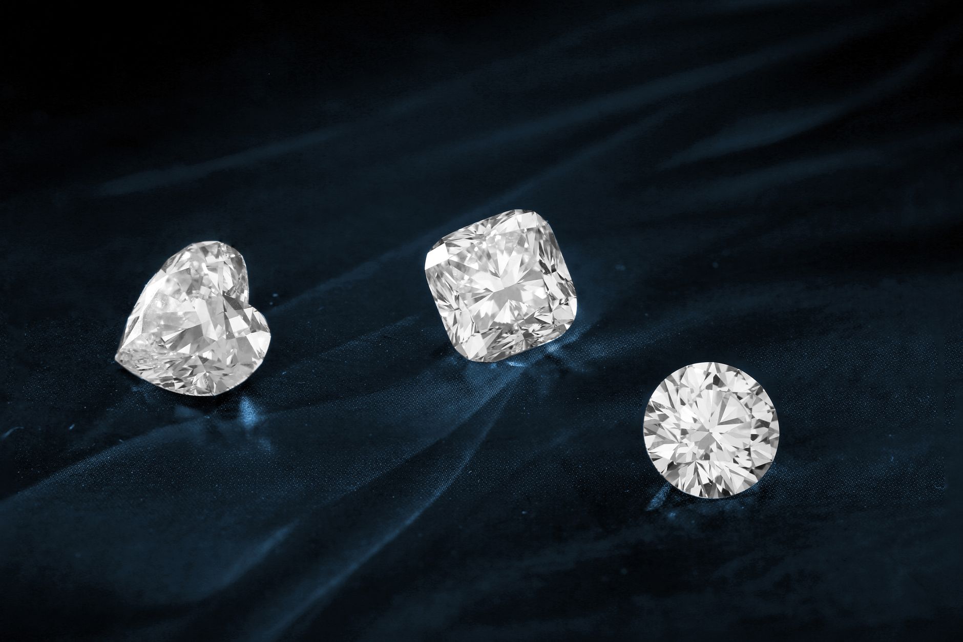 What Is Diamond Symmetry? A Simple Guide to Diamond Quality, Sparkle, and Value